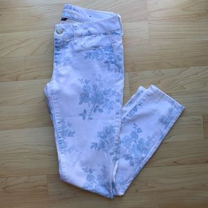 American Eagle White Floral Jeggings